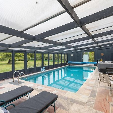 La Villa Du Golf - Avec Piscine Couverte Chauffee Et Jacuzzi Le Tronchet  Exterior photo