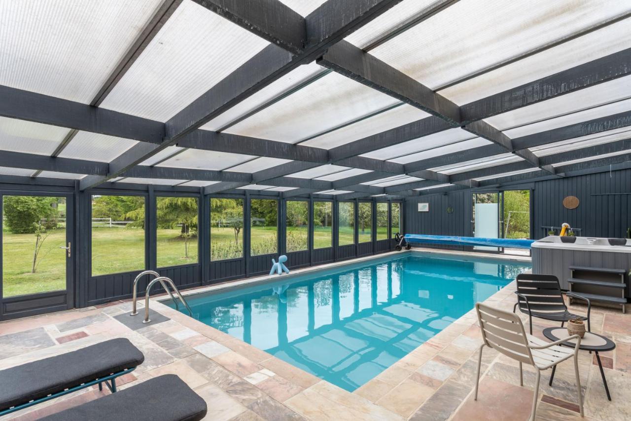 La Villa Du Golf - Avec Piscine Couverte Chauffee Et Jacuzzi Le Tronchet  Exterior photo